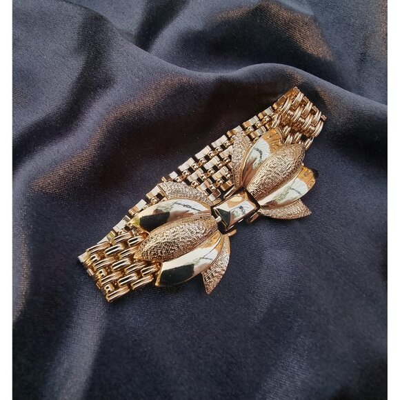 Rare Find Vintage Bracelet 1960s Gold Tone Basket Weave - Picture 1 of 4